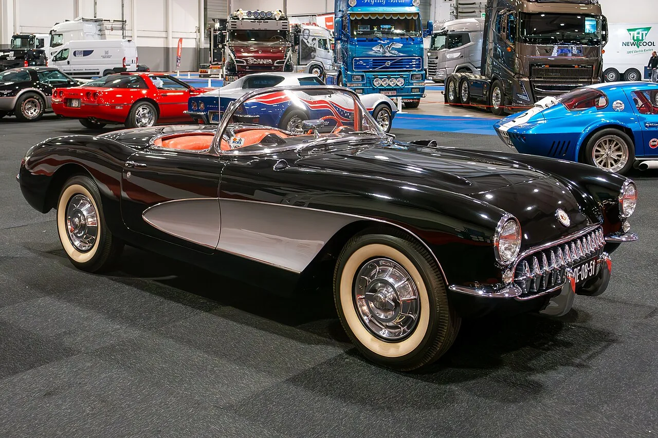 Amerikaanse Chevrolet Corvette C7 met US-kenteken op een Nederlandse RDW-keuringslocatie